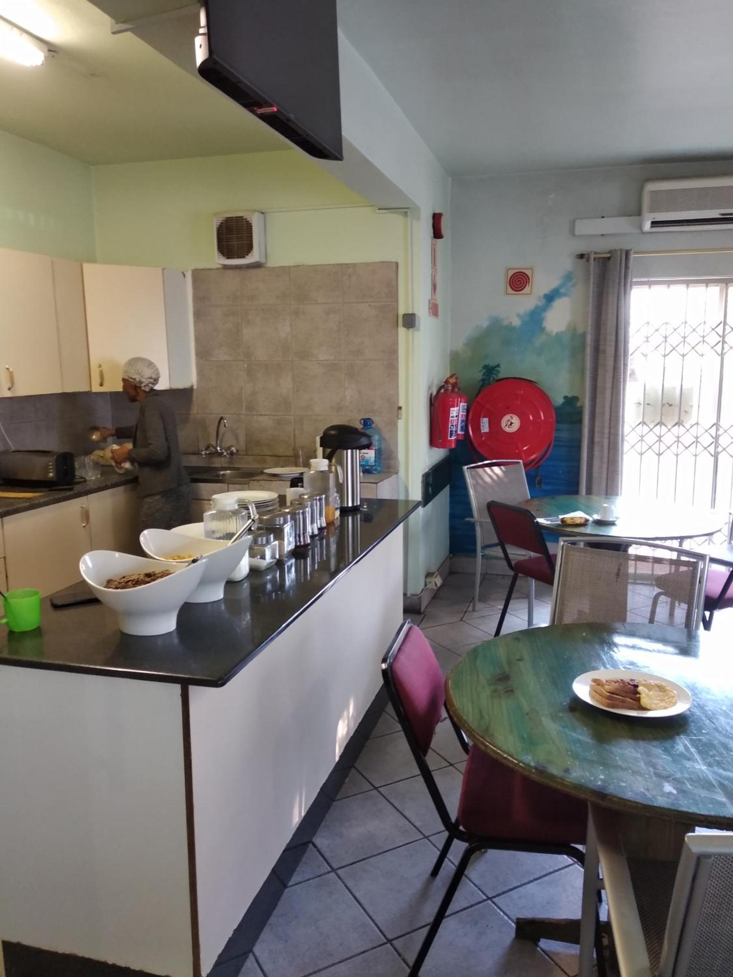 Brackendene Lodge Gaborone Bagian luar foto