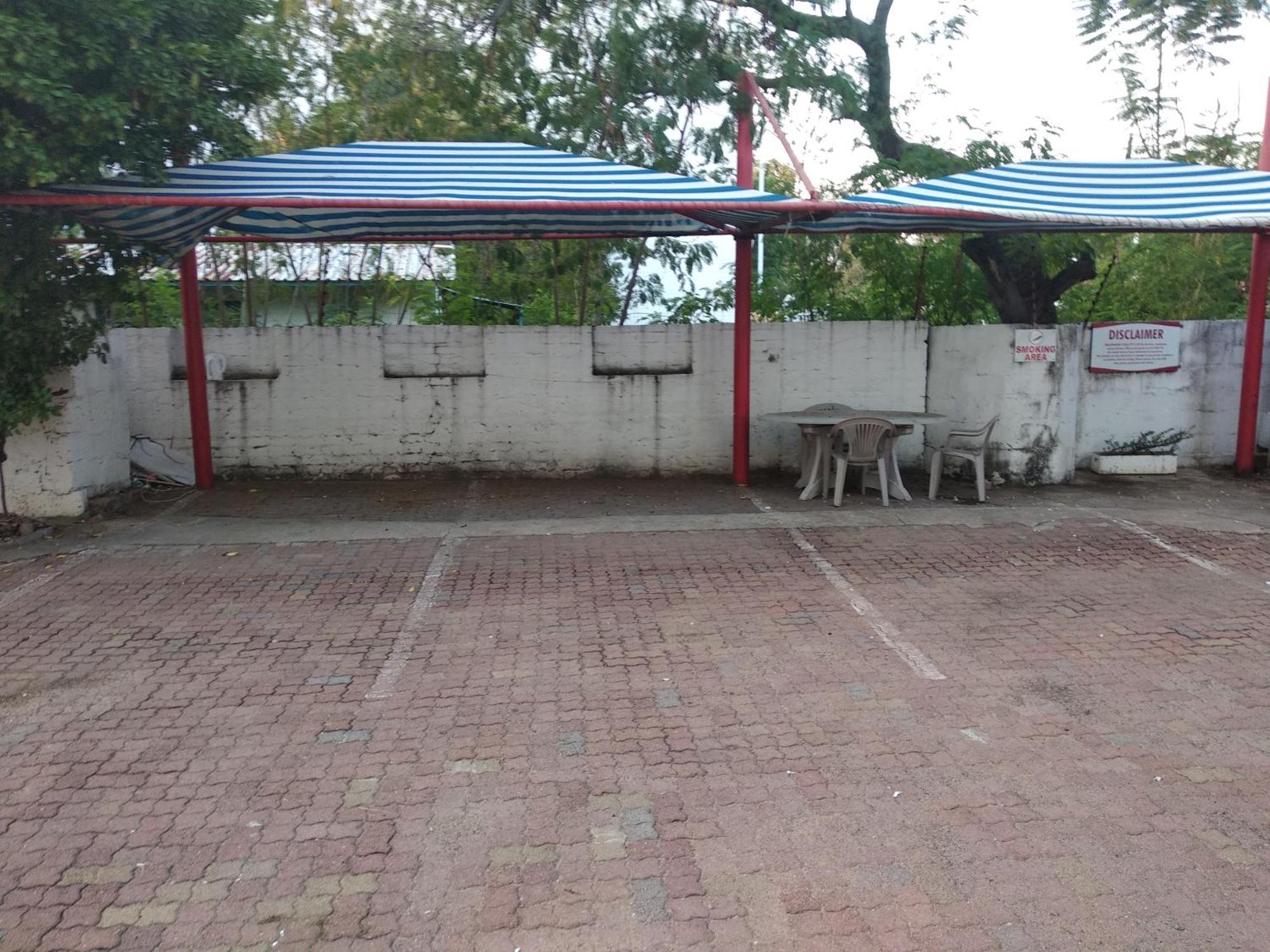 Brackendene Lodge Gaborone Bagian luar foto