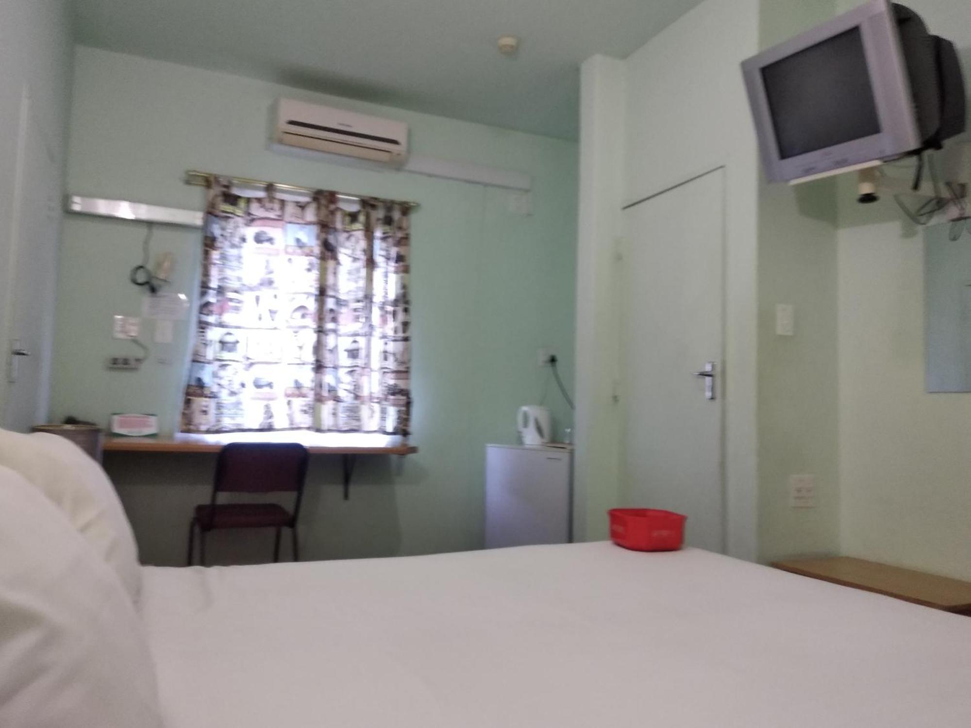 Brackendene Lodge Gaborone Bagian luar foto