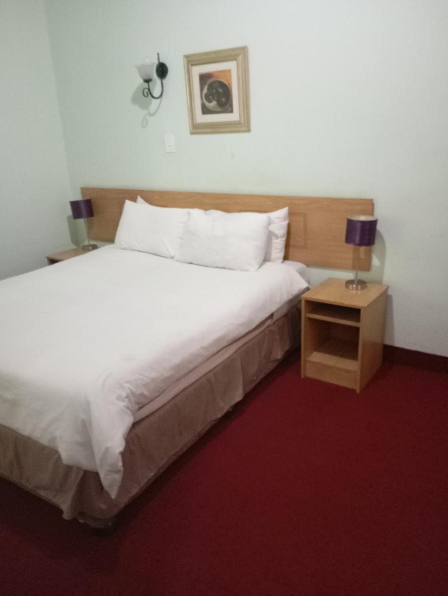 Brackendene Lodge Gaborone Bagian luar foto