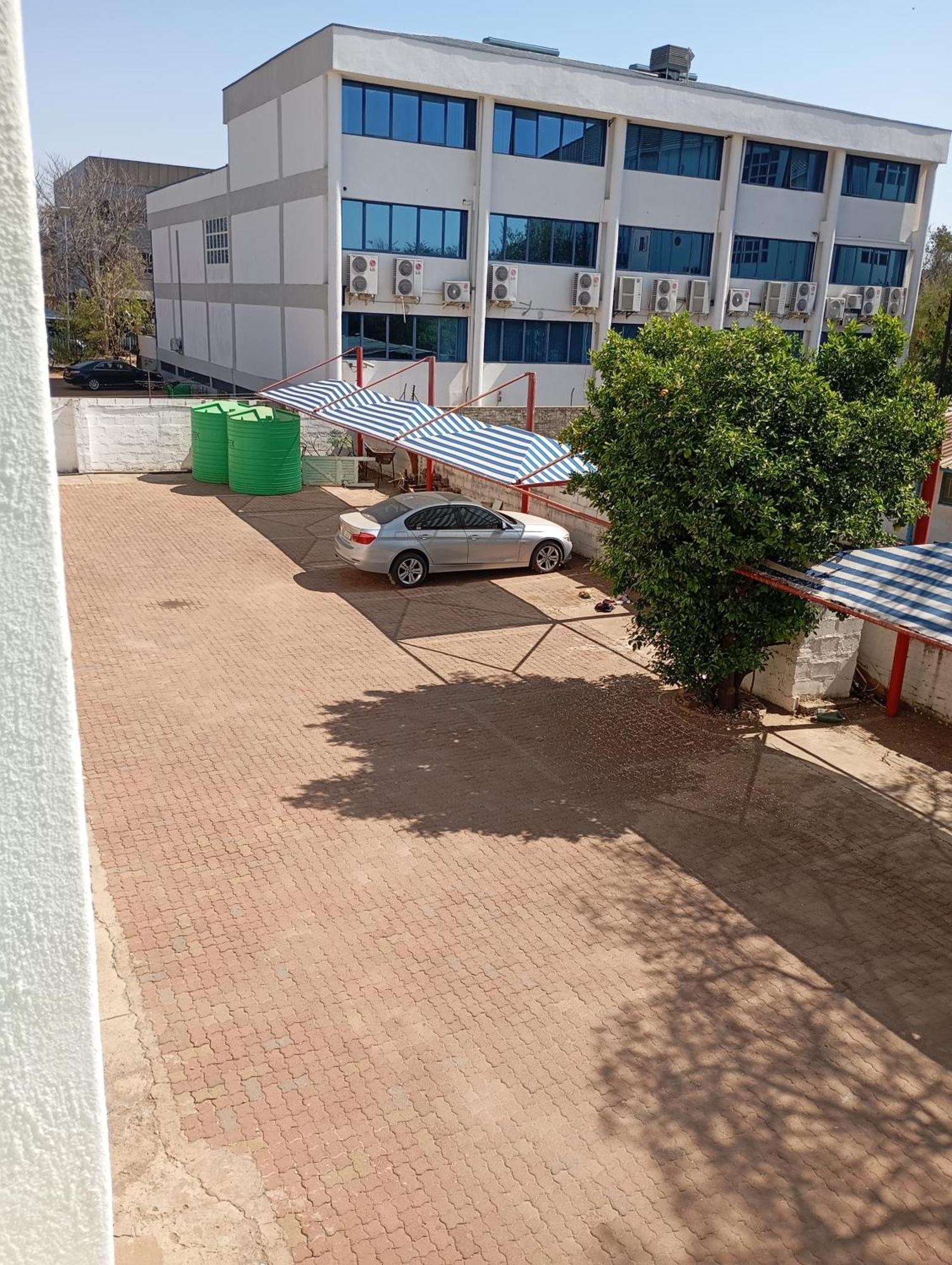 Brackendene Lodge Gaborone Bagian luar foto