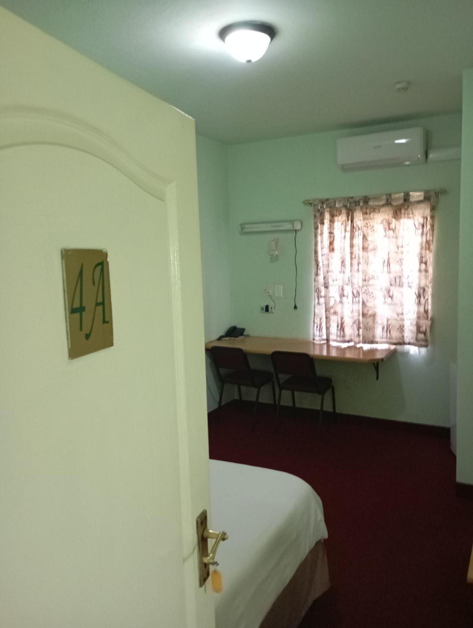 Brackendene Lodge Gaborone Bagian luar foto