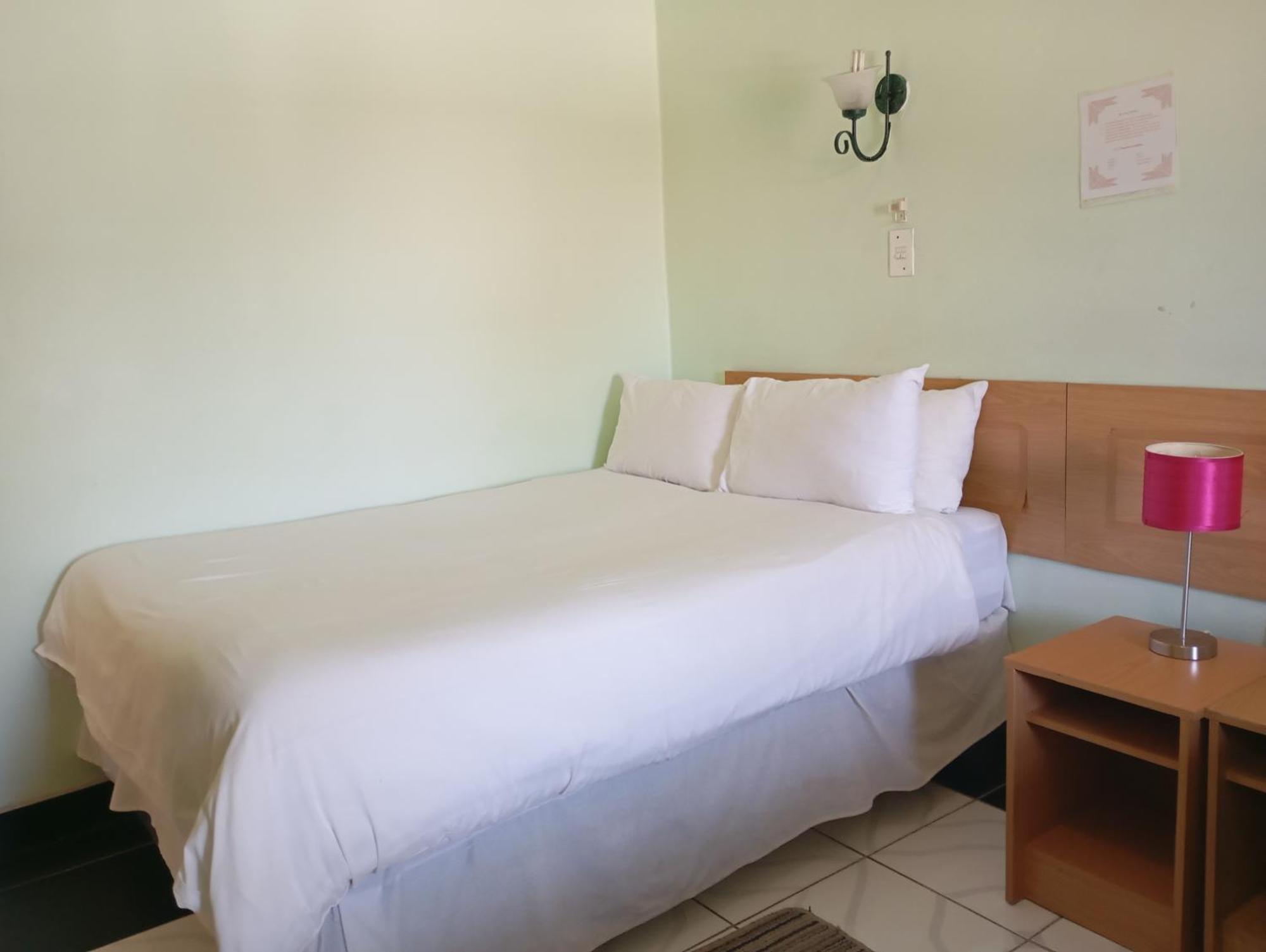 Brackendene Lodge Gaborone Bagian luar foto