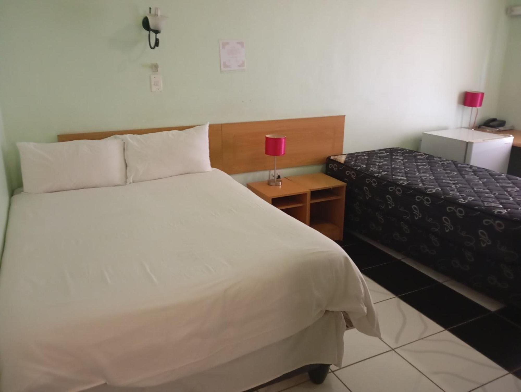 Brackendene Lodge Gaborone Bagian luar foto