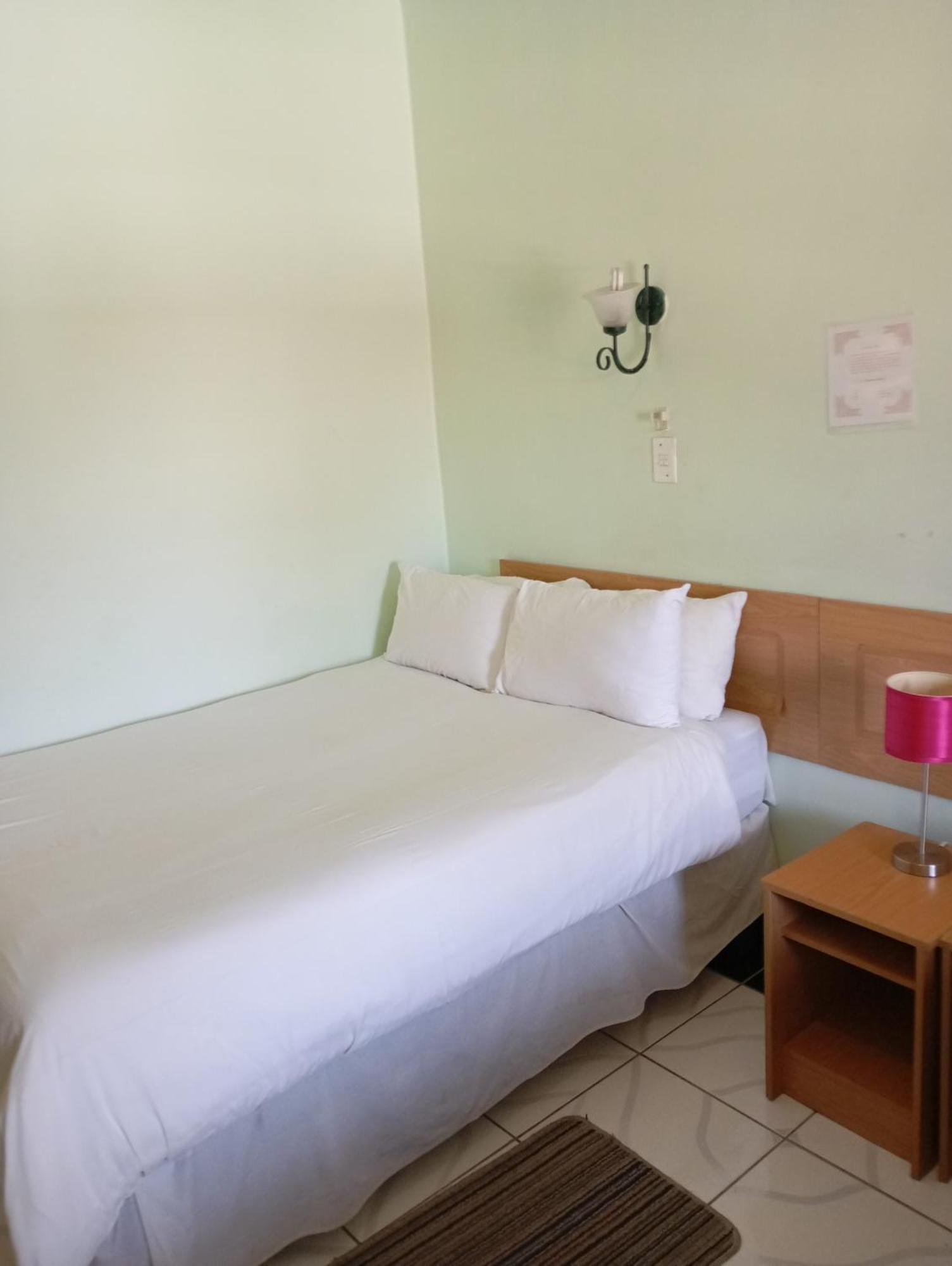 Brackendene Lodge Gaborone Bagian luar foto