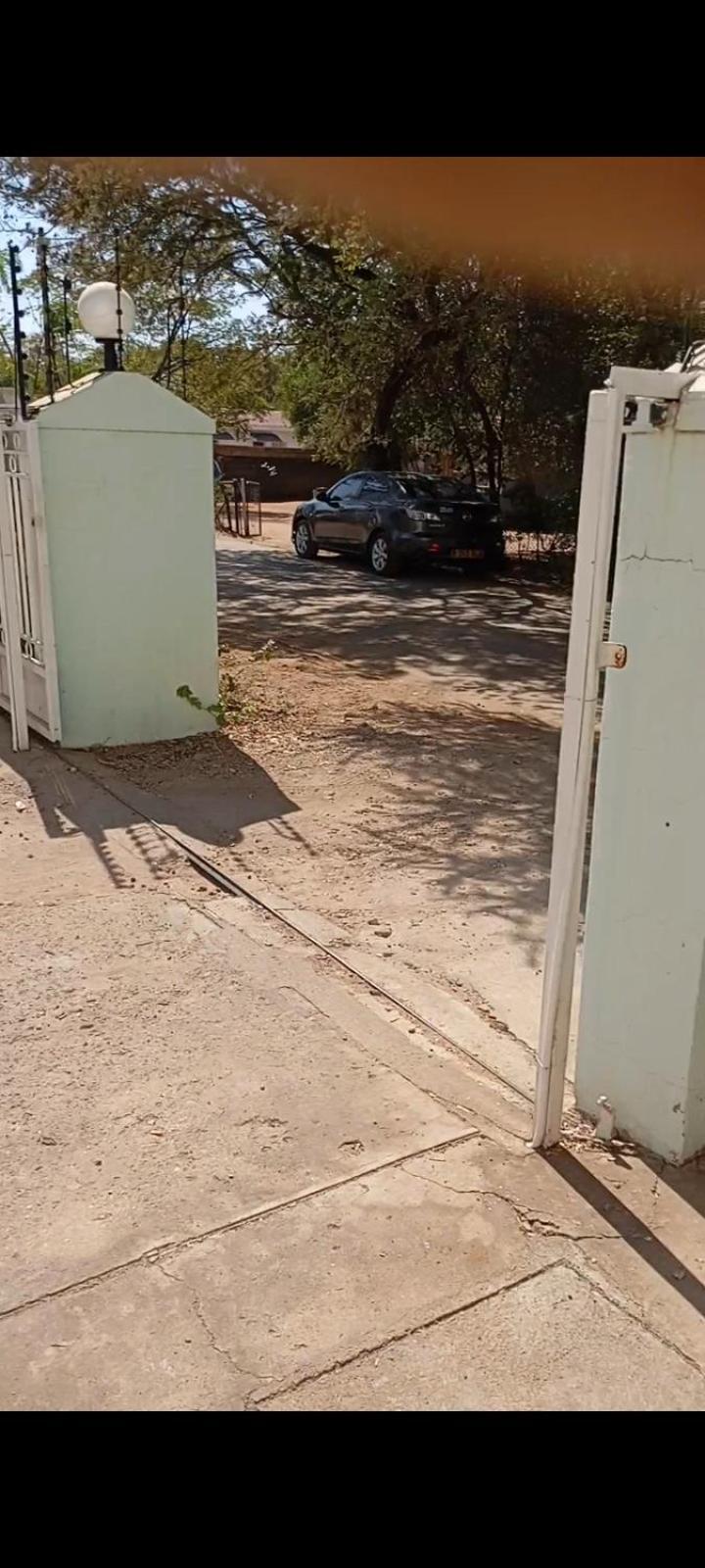 Brackendene Lodge Gaborone Bagian luar foto