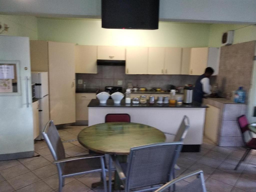 Brackendene Lodge Gaborone Bagian luar foto