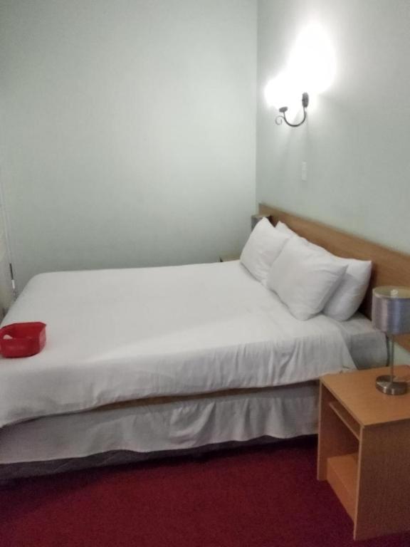 Brackendene Lodge Gaborone Bagian luar foto