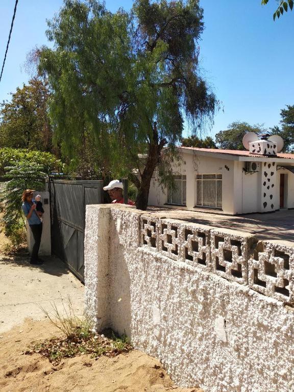 Brackendene Lodge Gaborone Bagian luar foto