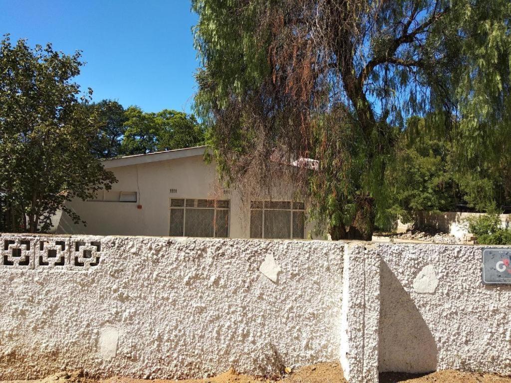 Brackendene Lodge Gaborone Bagian luar foto