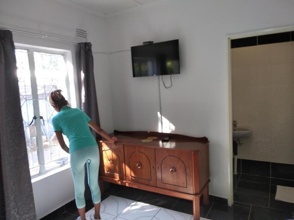 Brackendene Lodge Gaborone Bagian luar foto