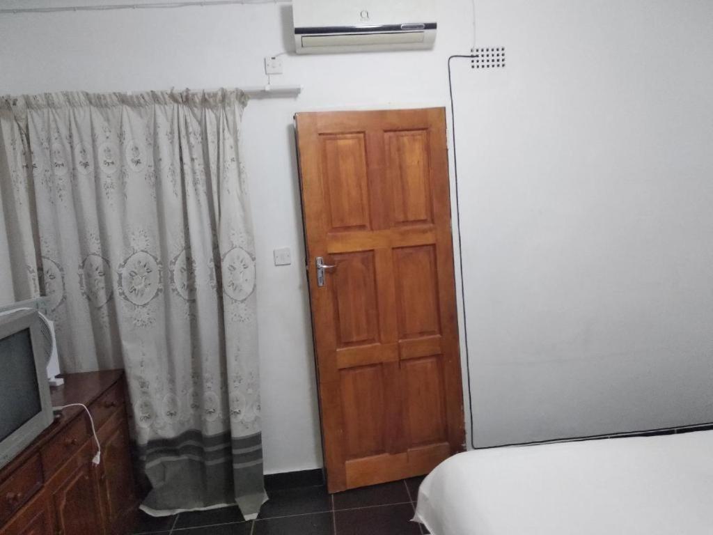 Brackendene Lodge Gaborone Bagian luar foto