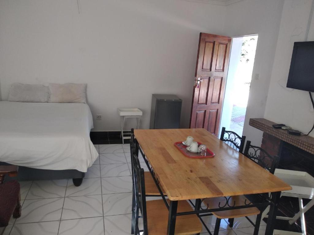 Brackendene Lodge Gaborone Bagian luar foto