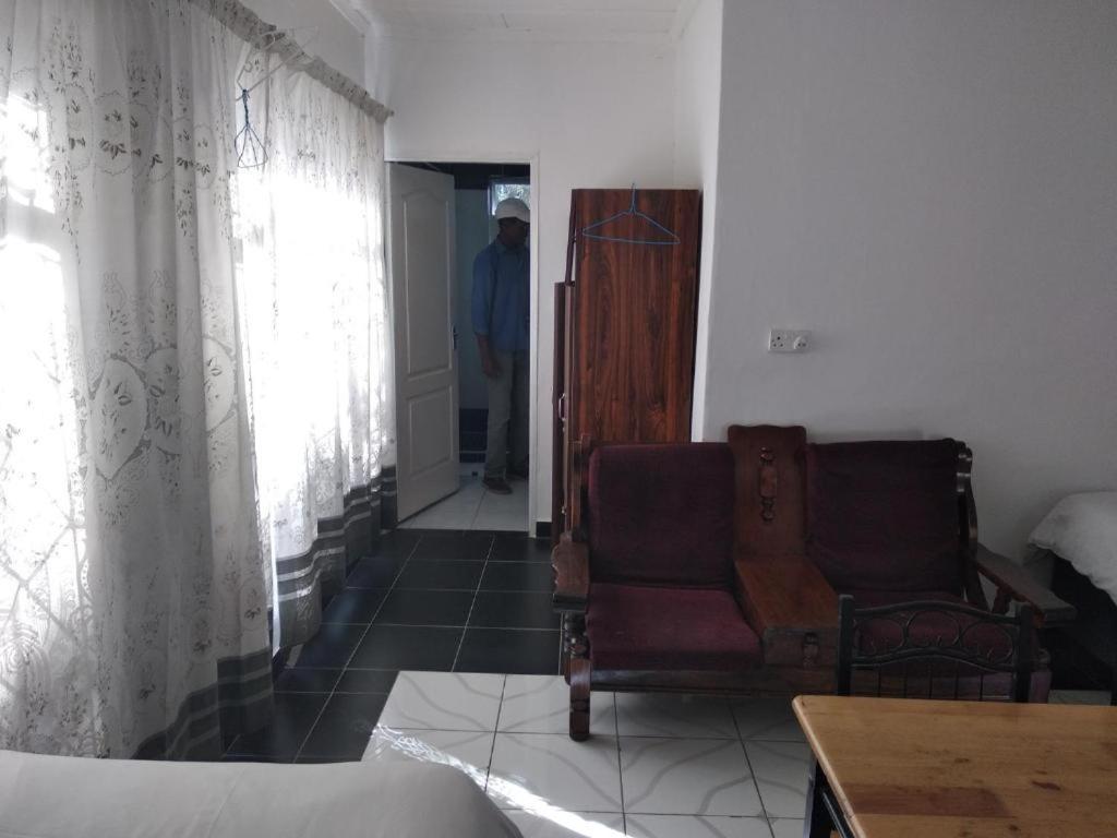 Brackendene Lodge Gaborone Bagian luar foto