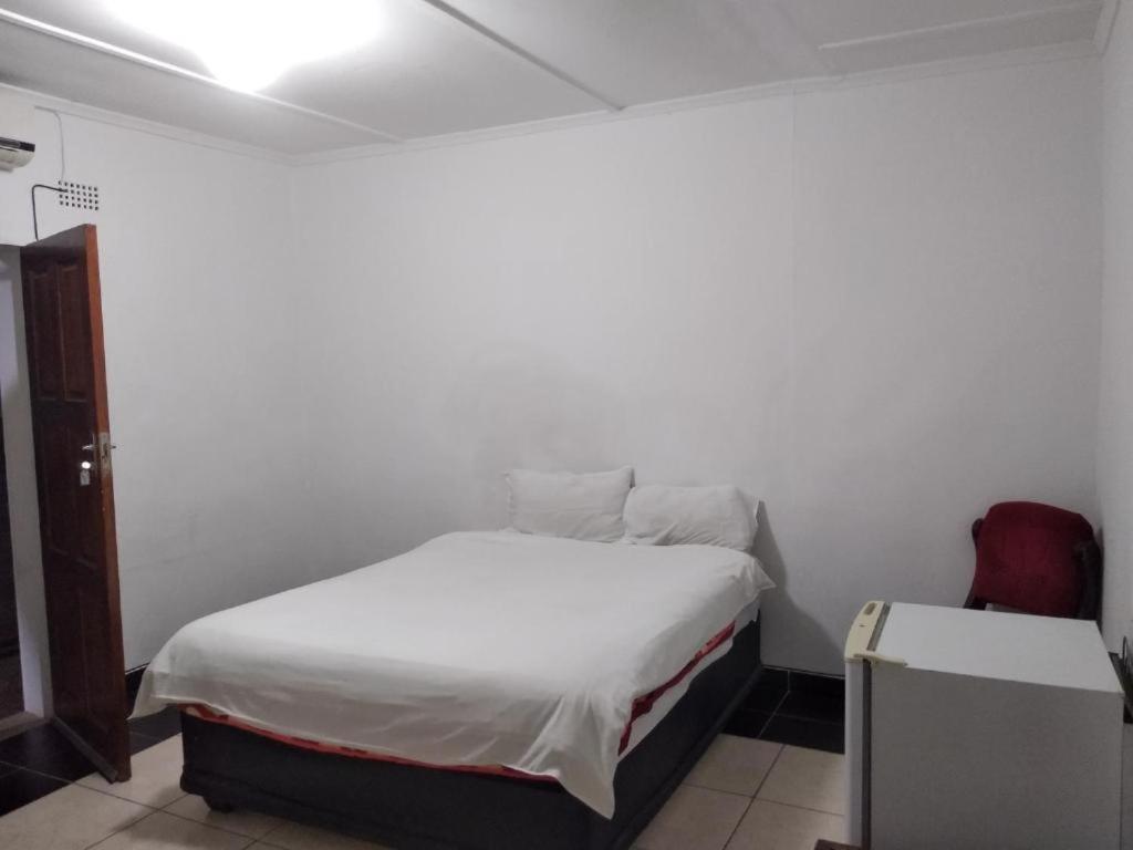 Brackendene Lodge Gaborone Bagian luar foto